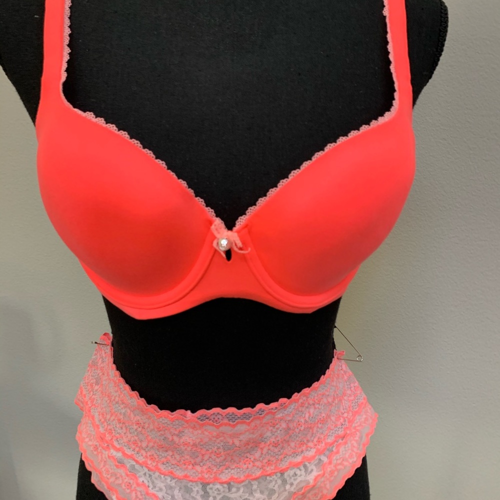 NWOT Victoria’s Secret Body by Victoria Bra/panty